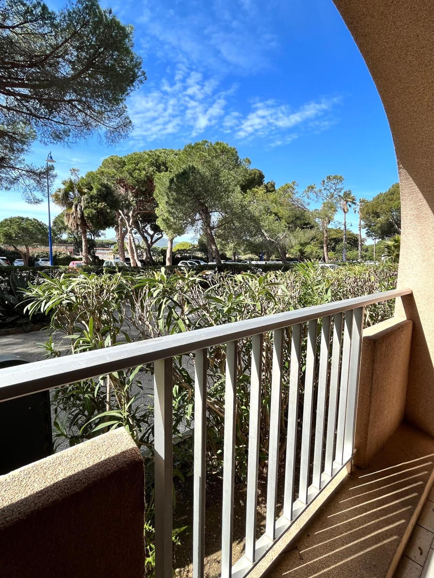 Port De Hyeres L'Etoile Marine Apartment Exterior photo